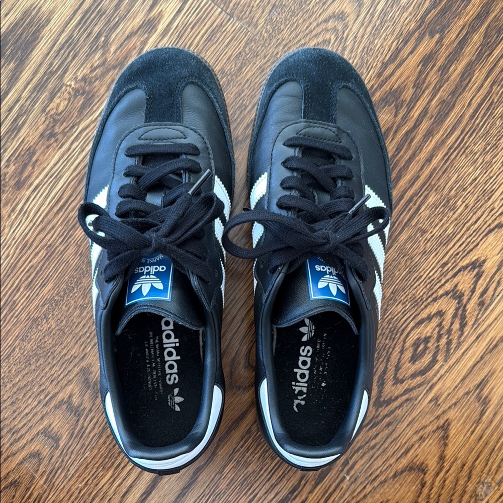 Adidas Black and White Sneakers Sleek Design - Picture 2 of 5